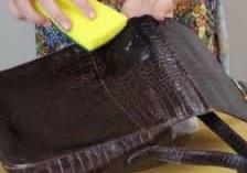 Cleaning leather handbags