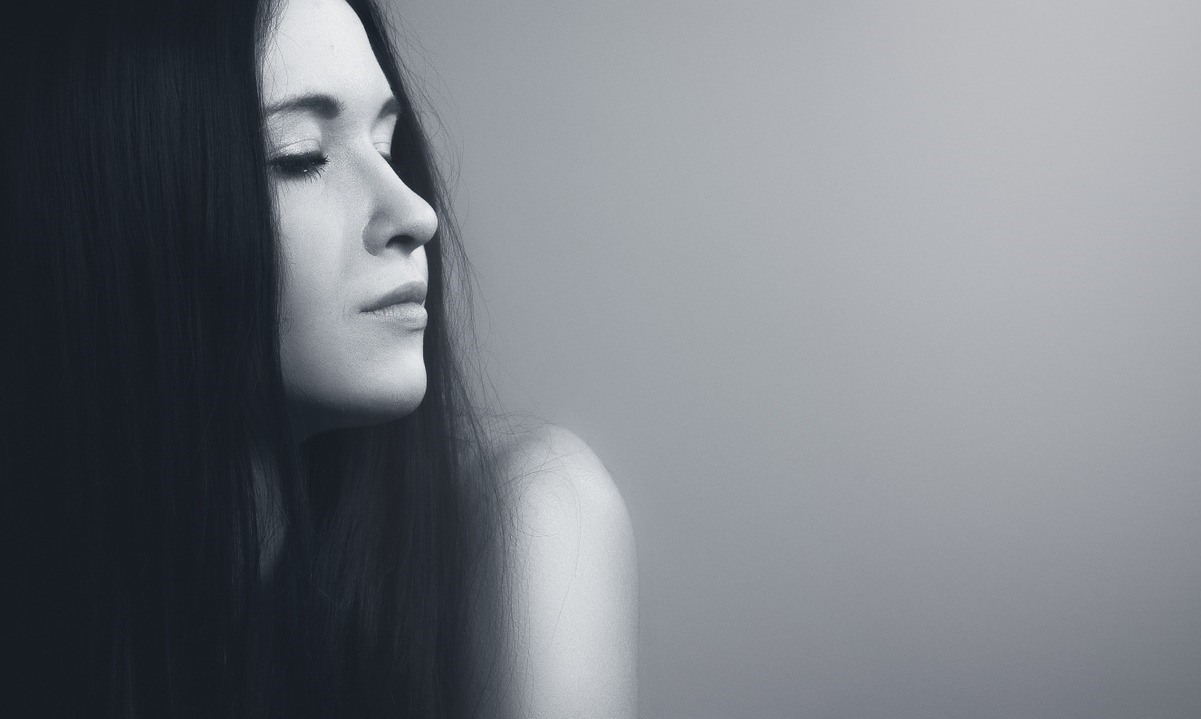 woman with straight hair